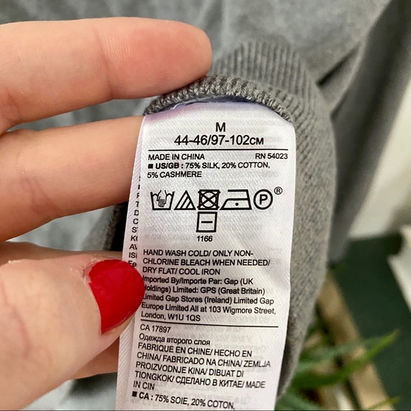 Banana Republic Silk and Cashmere Men’s Sweater - Picture 4 of 4